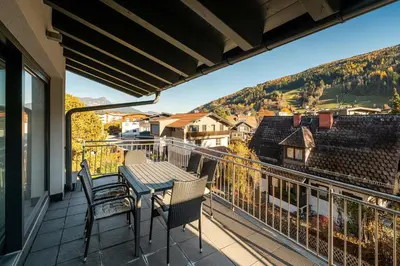 Ein allgemeiner Bergblick oder ein Berglick von der Ferienwohnung aus