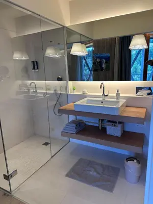 Ein Badezimmer in der Unterkunft Residence Deluxe, 3BR, Balcony, Spa,Ski in-Ski out