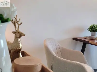 Ein Sitzbereich in der Unterkunft Auszeit in den Alpen