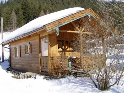 Zirbenhütte im Winter
