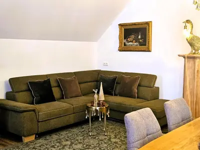 Ein Sitzbereich in der Unterkunft Lippingergut - Kaiserschmarrn Suite