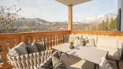 Ein allgemeiner Bergblick oder ein Berglick von der Ferienwohnung aus