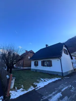 Ein allgemeiner Bergblick oder ein Berglick von des Ferienhauses aus
