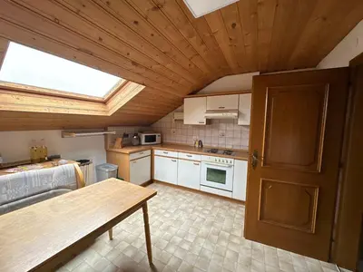 Küche/Küchenzeile in der Unterkunft Danner Appartements Regau - Möblierte Langzeit- & Monteurapartments nahe Gmunden, Laakirchen, Salzburg & Wels I Vollmöbliert & mit Parkplatz