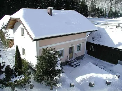 Holiday home in Ebensee with swimming pool im Winter