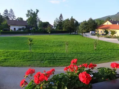 Ein Garten an der Unterkunft Gästehaus Riki Oberschmid