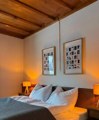 Ein Bett oder Betten in einem Zimmer der Unterkunft Ferienhaus s'Mosern