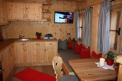 Küche/Küchenzeile in der Unterkunft Oberprenner Zirbenhütte