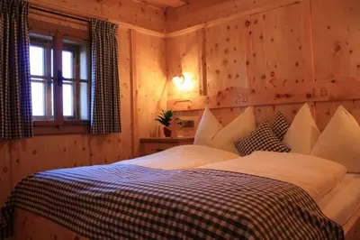 Ein Bett oder Betten in einem Zimmer der Unterkunft Oberprenner Zirbenhütte