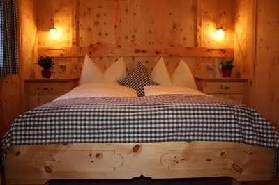 Ein Bett oder Betten in einem Zimmer der Unterkunft Oberprenner Zirbenhütte