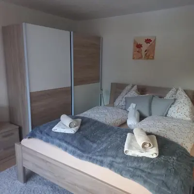 Ein Bett oder Betten in einem Zimmer der Unterkunft Ferienwohnung Strimitzer