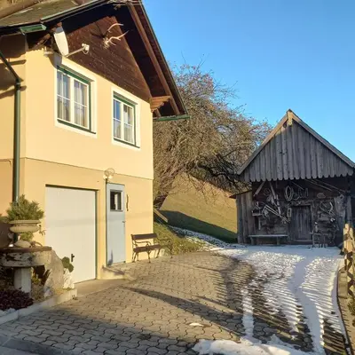 Das Gebäude in dem sich die Ferienwohnung befindet