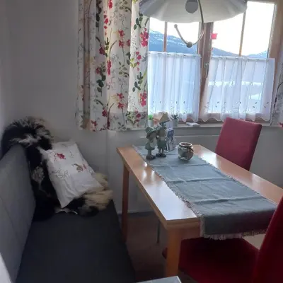 Ein Sitzbereich in der Unterkunft Ferienwohnung Strimitzer