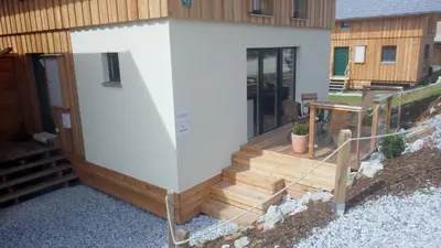 Das Gebäude in dem sich das Ferienhaus befindet