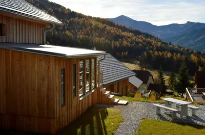 Ein allgemeiner Bergblick oder ein Berglick von des Ferienhauses aus