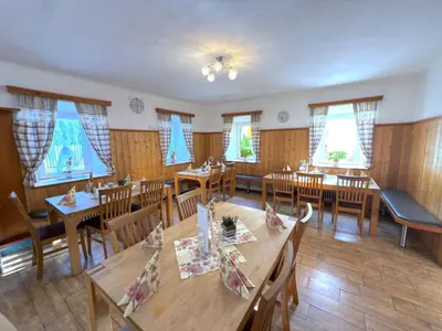 Ein Restaurant oder anderes Speiselokal in der Unterkunft Gasthof Muster-Stüberl