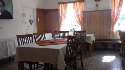 Ein Sitzbereich in der Unterkunft Gasthof Muster-Stüberl