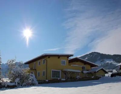 Ein allgemeiner Bergblick oder ein Berglick von der Ferienwohnung aus