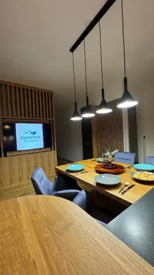 Der Geschäftsbereich oder Konferenzraum in der Unterkunft AlpinHerz Bio Penthouse Apartment