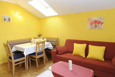 Ein Sitzbereich in der Unterkunft Haus Sonnenschein Mariapfarr