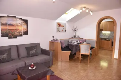 Ein Sitzbereich in der Unterkunft Haus Sonnenschein Mariapfarr