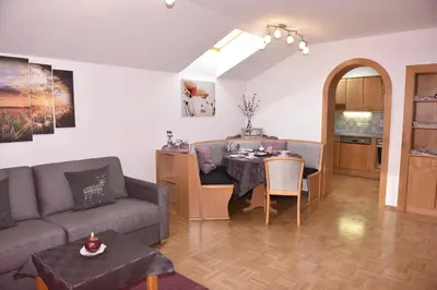 Ein Sitzbereich in der Unterkunft Haus Sonnenschein Mariapfarr