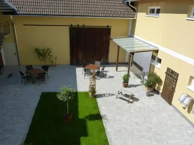 Das Gebäude in dem sich die Ferienwohnung befindet