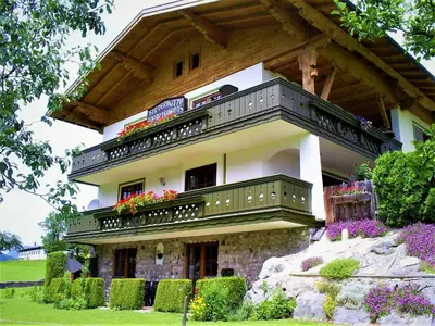 Ein Garten an der Unterkunft Apartment Gsenger Natur in Abtenau by Interhome