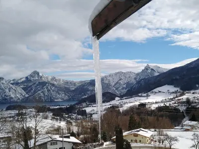 Ein allgemeiner Bergblick oder ein Berglick von des Ferienhauses aus