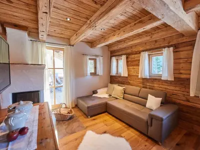 Ein Sitzbereich in der Unterkunft Holiday Home Haus Ostermoasspitz in St- Martin am Tennengebirge by Interhome