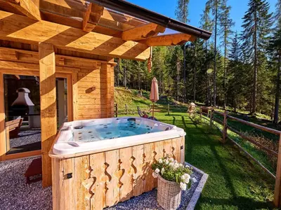 Ein Garten an der Unterkunft Holiday Home Chalet Almidylle in Sankt Martin am Tennengebirge by Interhome