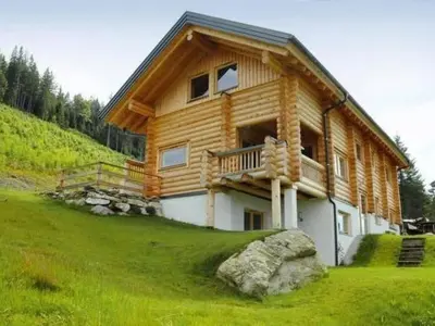 Das Gebäude in dem sich das Ferienhaus befindet