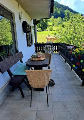 Ein Balkon oder eine Terrasse in der Unterkunft ,,Am Berg''- Ruhige Lage, See- und Traunsteinblick, 70 m2