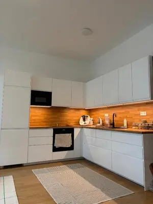 Küche/Küchenzeile in der Unterkunft A bright spacious & convenient 2 brm TownHouse