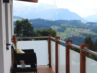 Ein allgemeiner Bergblick oder ein Berglick von der Ferienwohnung aus
