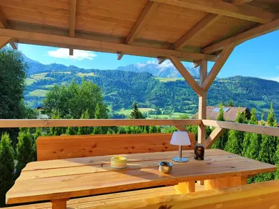 Ein allgemeiner Bergblick oder ein Berglick von der Ferienwohnung aus