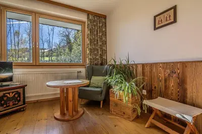 Ein Sitzbereich in der Unterkunft Haus Kogler