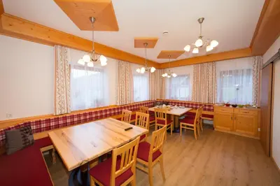 Ein Restaurant oder anderes Speiselokal in der Unterkunft Rojerhof