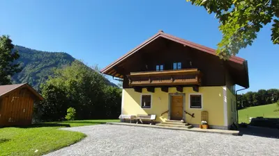 Ein allgemeiner Bergblick oder ein Berglick von des Ferienhauses aus