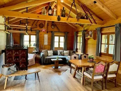 Ein Sitzbereich in der Unterkunft Hütte Monigold
