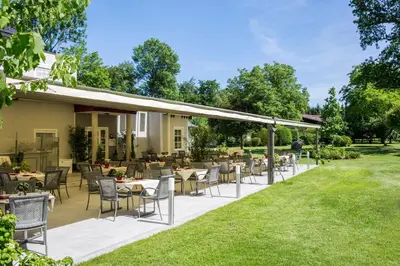 Ein Garten an der Unterkunft Restaurant & Hotel Waldesruh
