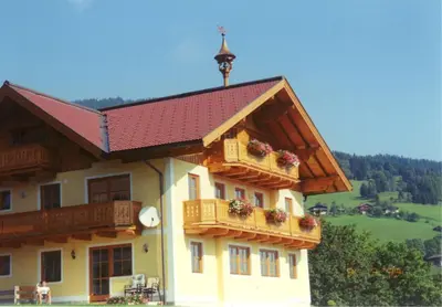 Das Gebäude in dem sich die Ferienwohnung befindet