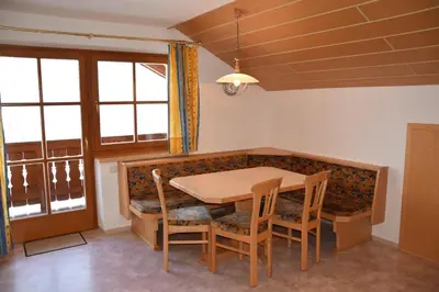 Ein Sitzbereich in der Unterkunft Appartement Untergumpold