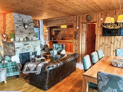 Ein Sitzbereich in der Unterkunft Holiday Home Forsthaus Chalet by Interhome