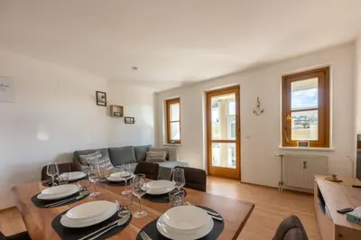 Ein Sitzbereich in der Unterkunft Komfortable 2 BR Ferienwohnung direkt in Riegersburg Ruhe & Genuss