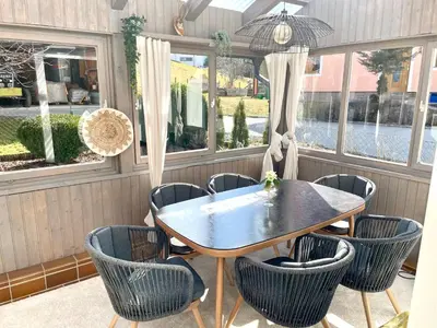 Ein Restaurant oder anderes Speiselokal in der Unterkunft Gemütliches Zimmer im Herzen von Gröbming Küche und Bad zur Mitbenutzung