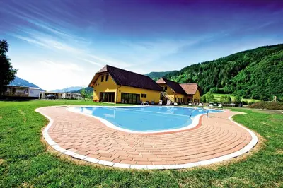 Der Swimmingpool an oder in der Nähe von Camping Bella Austria - Maeva Vacansoleil