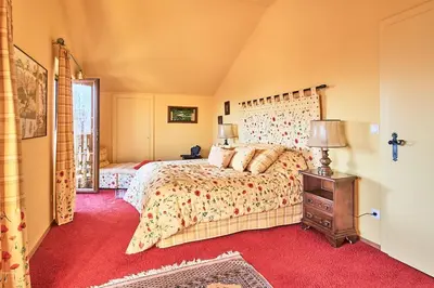 Ein Bett oder Betten in einem Zimmer der Unterkunft Comfortable and spacious apartment with garden in Mondsee Tiefgarben
