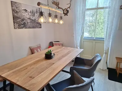 Ein Sitzbereich in der Unterkunft Ferienwohnung Ausblick - Pension Prielkreuz