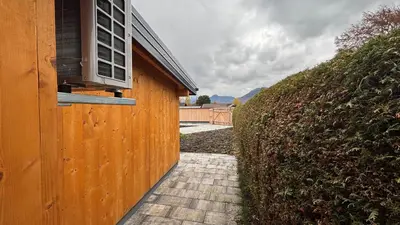 Das Gebäude in dem sich das Ferienhaus befindet